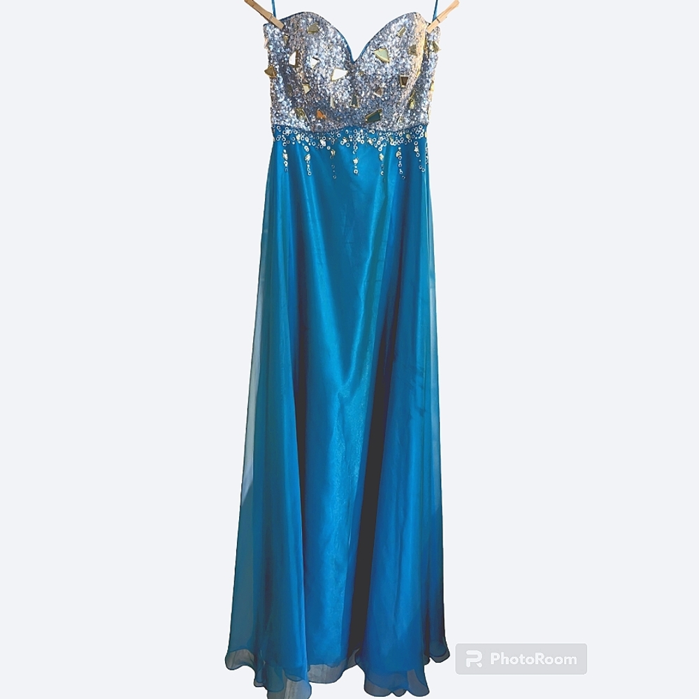 Chiffon Strapless Gown / Prom, Wedding, Bridesmaid / Size 8